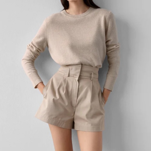 Essential Cashmere Crewneck - Picture 2 of 7